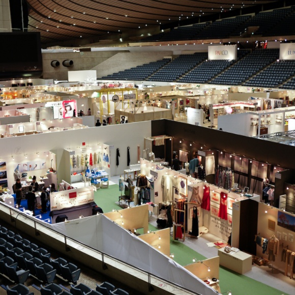 山梨県の伝統技法の革セッタがいま、東京で展示中!