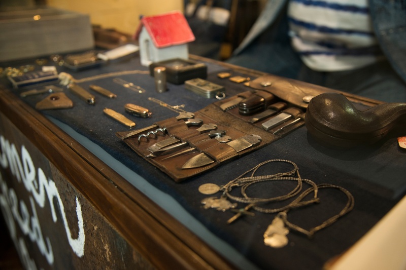屋根裏のような2階、隣の「PAWN SHOP」も見逃せない。