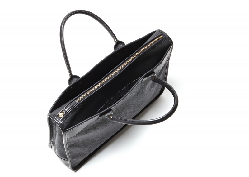 フェリージ　イタリア製レザー　バッグ 北イタリアの古都に息づく、“本物”を志向するレザーバッグ｜Pen