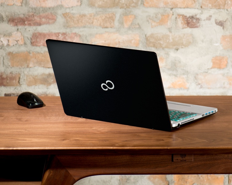 すべてに上質を極めた、大人のプレミアムノートPC｜Pen Online