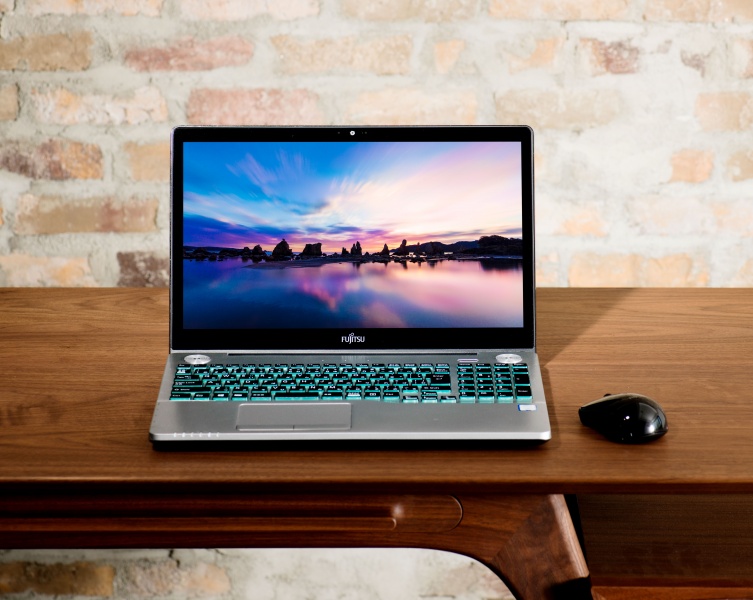 すべてに上質を極めた、大人のプレミアムノートPC｜Pen Online