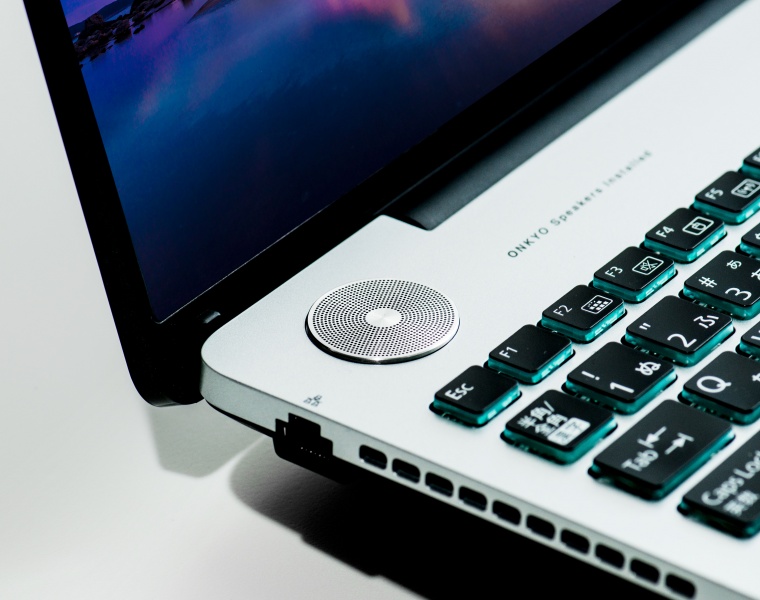 すべてに上質を極めた、大人のプレミアムノートPC｜Pen Online