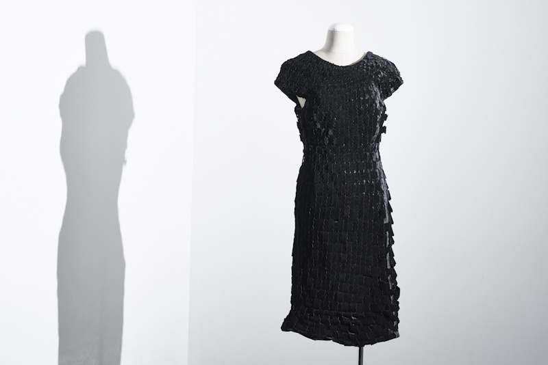 ノワール ケイ ニノミヤ」、コム デ ギャルソンが発信する“新しい”黒の