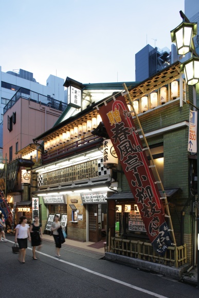 落語を堪能するなら、風情ある建物で。