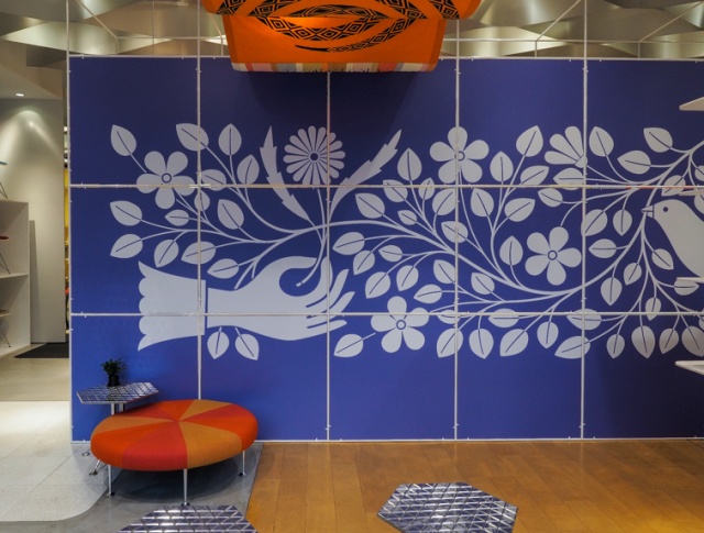 ミッドセンチュリーのカフェや空港ラウンジが出現 !? 店内大改装の