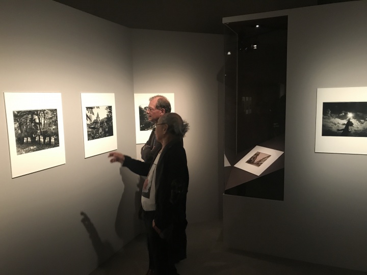 パリで大盛況だった展覧会のエッセンスを凝縮！ 荒木経惟の『東京墓情