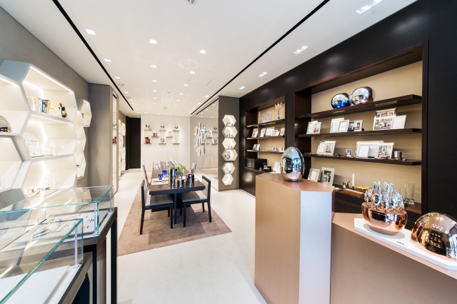 華麗なテーブルライフ”にふさわしい。新しい「クリストフル青山店」で