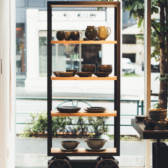 ドイツの工房から届けられた、用の美をたたえた器。｜Pen Online