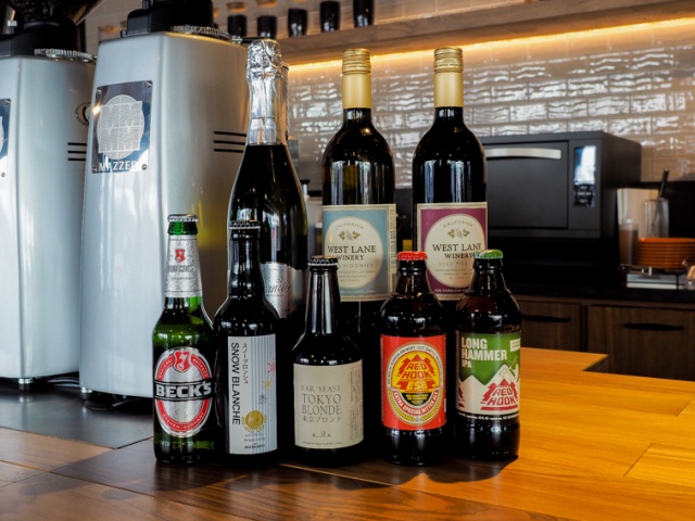 オーガニックな温もり漂う新カフェ、お酒も飲める「スターバックス」が自由が丘に本日オープン!