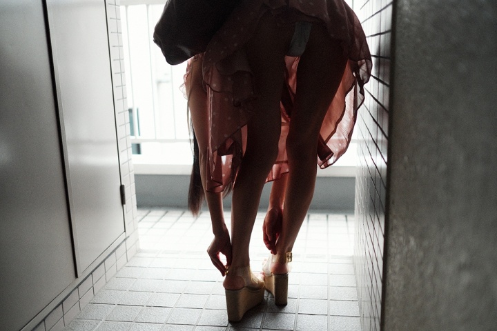 東京の恋人 笠井爾示 写真集 まるでロードムービー。プライベートな「親密さ」に既視感を覚える写真